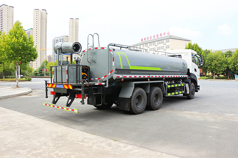 東風天龍23噸噴霧灑水車